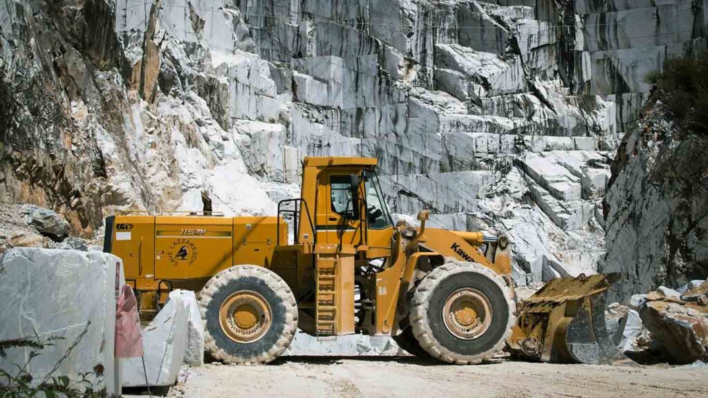 When Should You Partner With A Specialized Mining Equipment Company on guestwritershub (1)