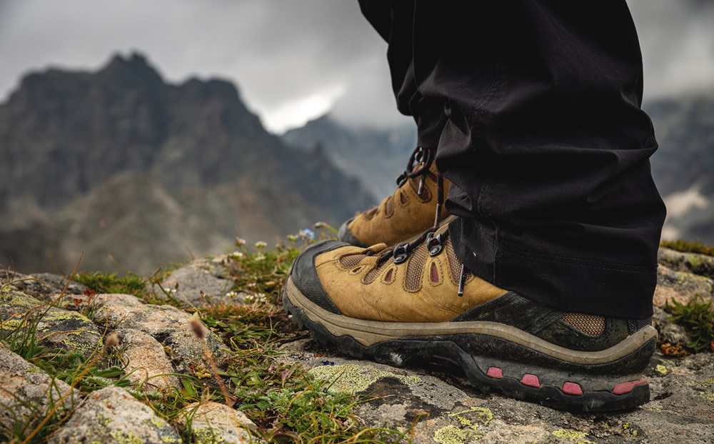 mens mountain climbing boots